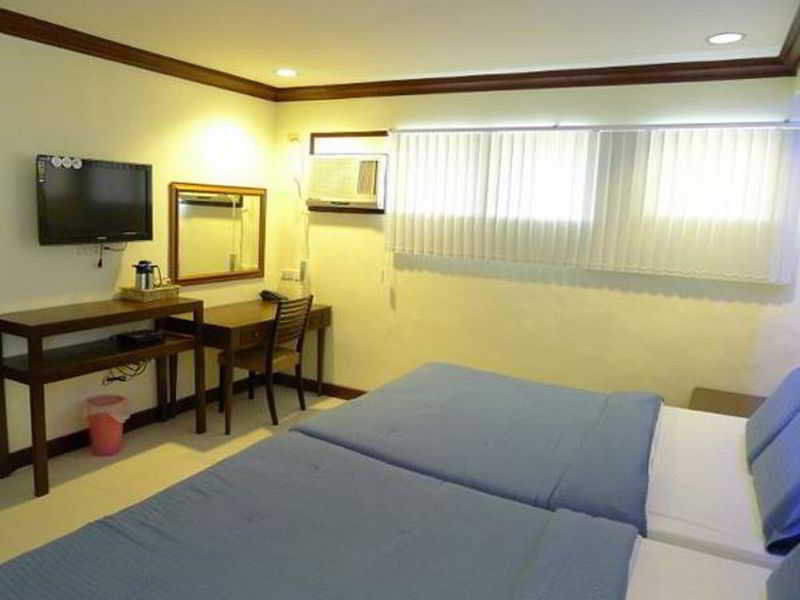 Bluefins Resort Lapu-Lapu City Buitenkant foto