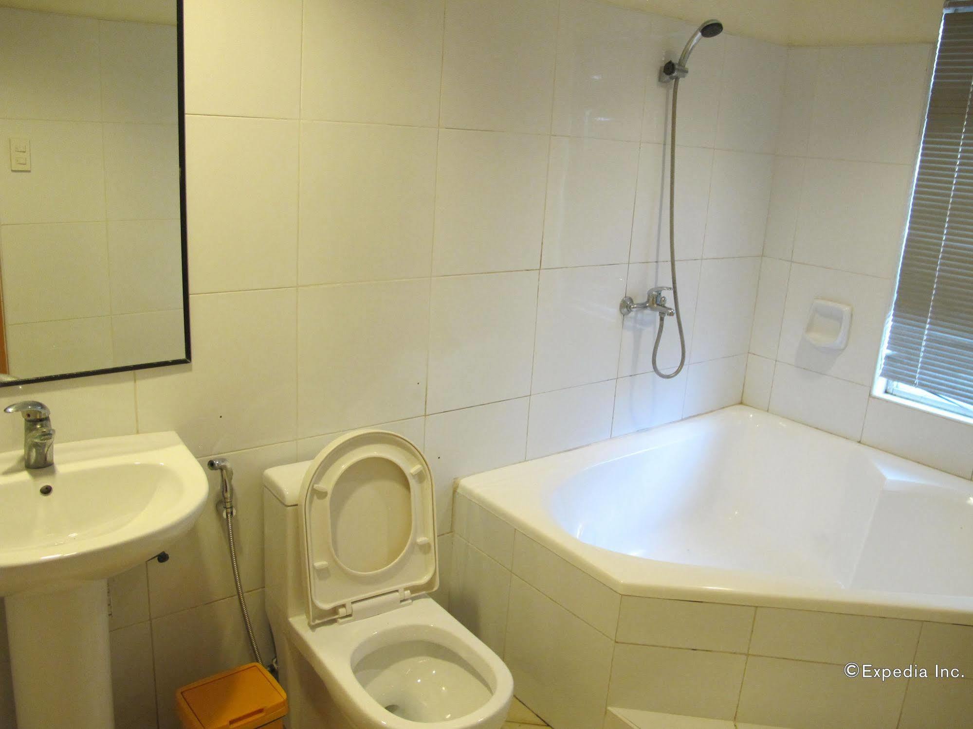 Bluefins Resort Lapu-Lapu City Buitenkant foto