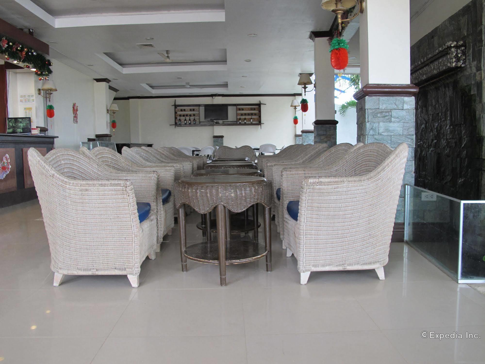 Bluefins Resort Lapu-Lapu City Buitenkant foto