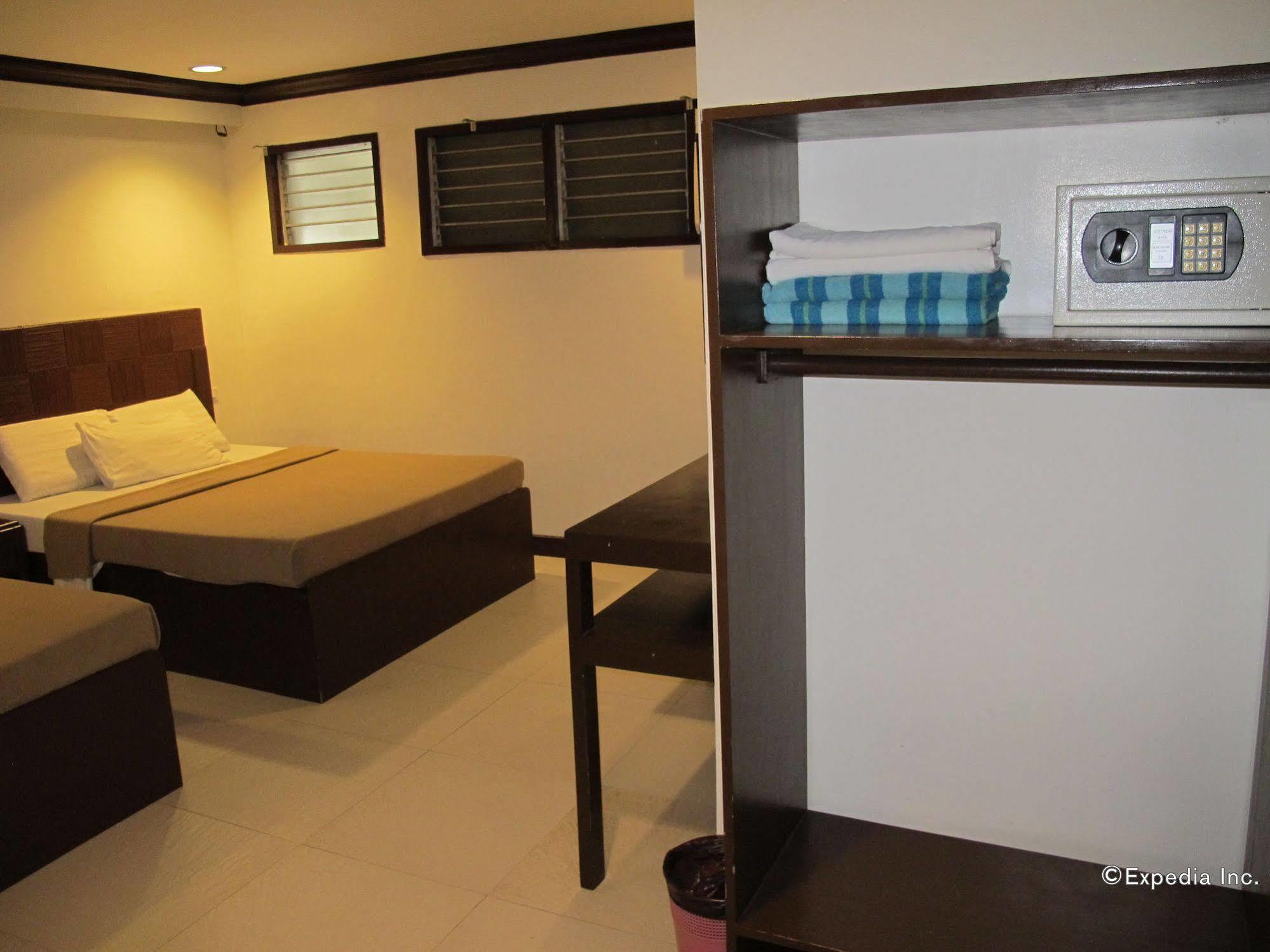 Bluefins Resort Lapu-Lapu City Buitenkant foto