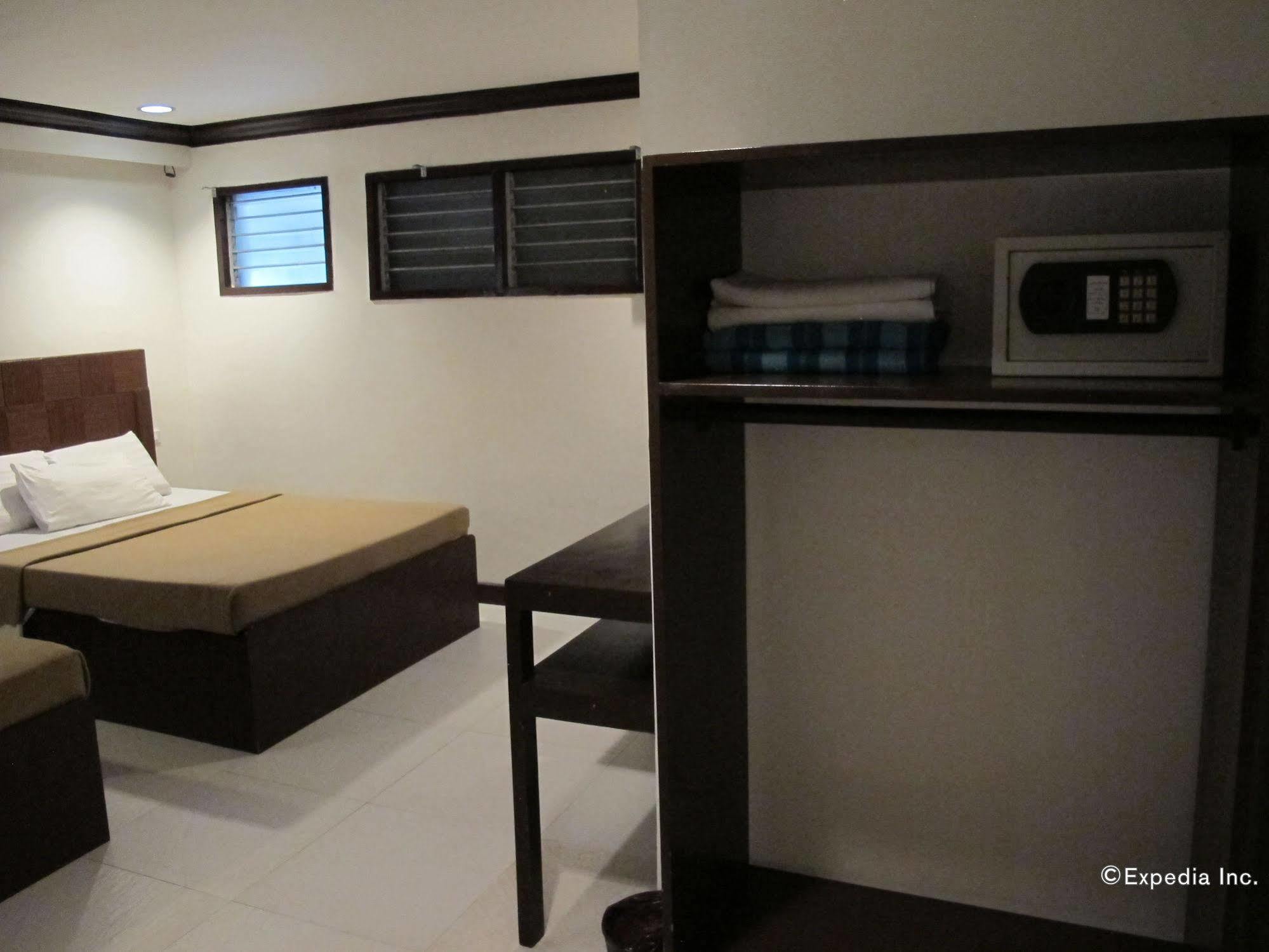 Bluefins Resort Lapu-Lapu City Buitenkant foto