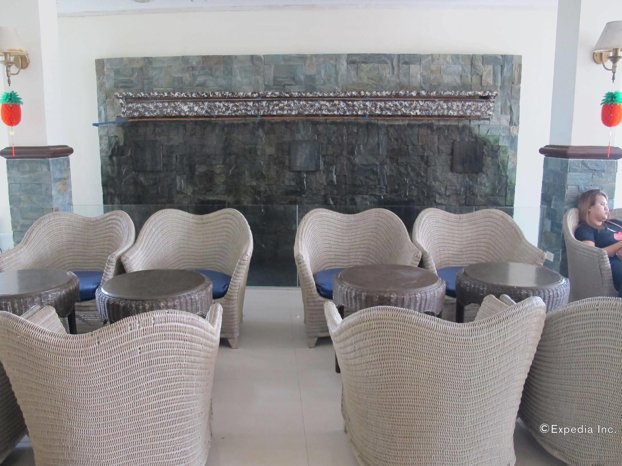 Bluefins Resort Lapu-Lapu City Buitenkant foto