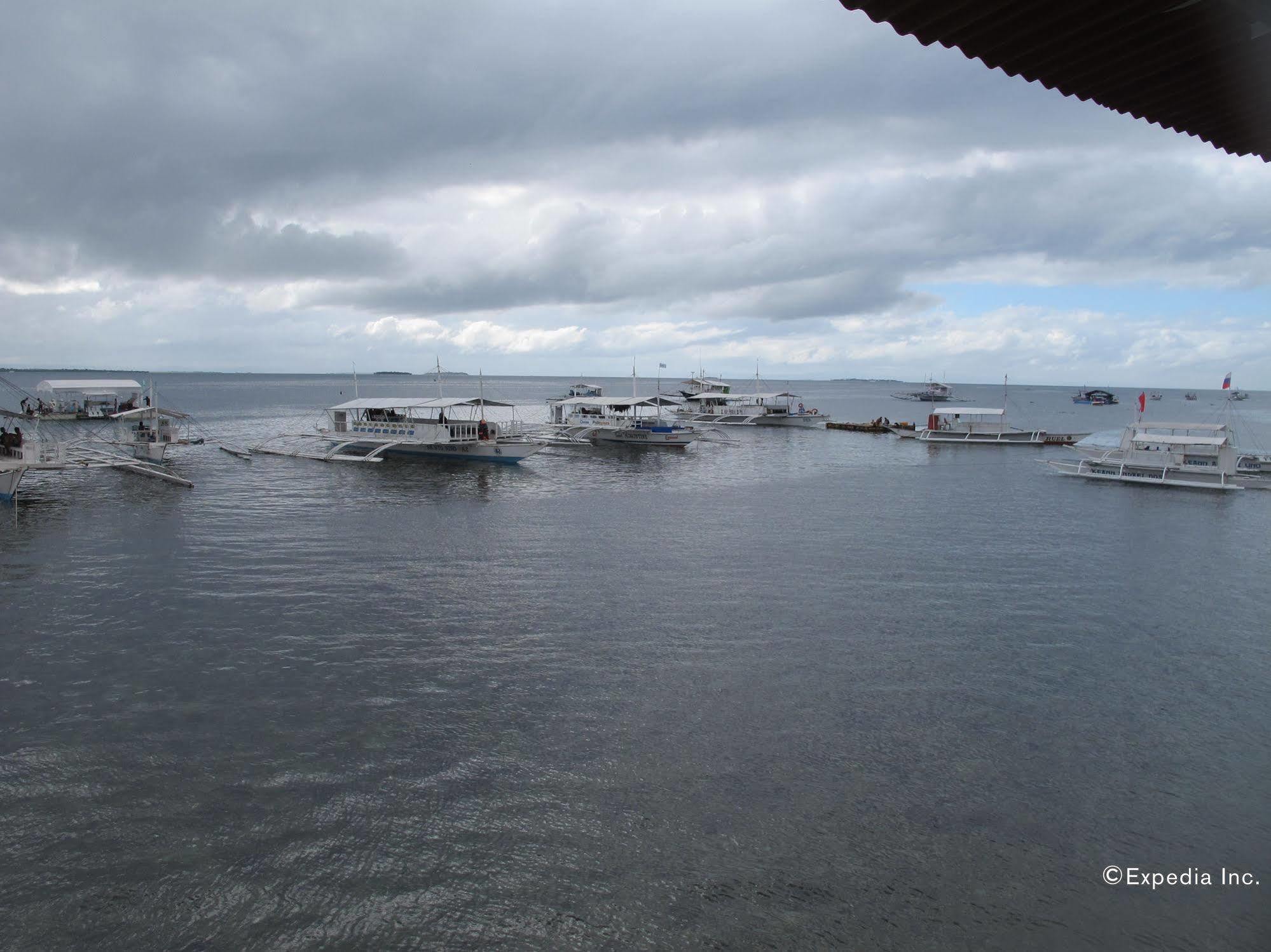 Bluefins Resort Lapu-Lapu City Buitenkant foto
